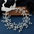 Diadema de novia hecha a mano con perlas blancas y alambre de plata para bodas - Blanco