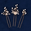 Set di 3 forcine da sposa con perle e filo dorato su sfondo di velluto blu scuro - Oro