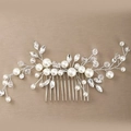 Elegante pettine per capelli da sposa con perle bianche e cristalli dal design botanico - Argento