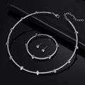 Silbernes Brautschmuck-Set mit glänzendem Zirkon-Halskette Armband und Ohrringen auf Schwarz - Silber