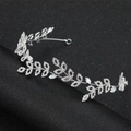 Cerchietto da sposa in argento con cristalli a foglia su espositore nero elegante - Argento Stile 1