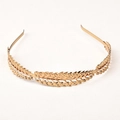 Detailansicht eines goldfarbenen Lorbeerblatt-Haarreifs aus Metall mit feiner Textur - Stil 4 Feines Blatt / Gold