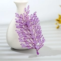 Dettaglio macro dell'accessorio per capelli con cristalli viola fatti a mano su filo - Cristallo Viola + Filo Viola