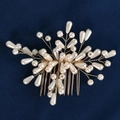 Vue détaillée d'un peigne à cheveux de mariée avec perles et fils dorés sur velours - Style Perle Étoile Radiante Dorée (TS2372-8G)