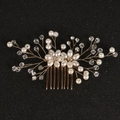 Peigne à cheveux de mariée avec fleurs en perles blanches et perles de cristal sur fil doré - Style Perle à Double Fleur Dorée (TS2372-2G)