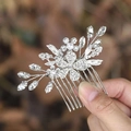Pettine sposa in argento con eleganti fiori in lega, strass e perle bianche - Argento