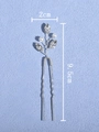 Macro detail of U-shaped silver hair pin with white pearls and crystal leaves - Silver
