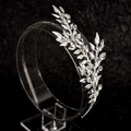 Diadema nupcial plateada con diseño de hojas de cristal en soporte acrílico - Plateado