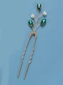 U-shaped bridal hair pin with green crystals and pearls on a light blue background - Gold (Green Zircon)