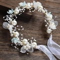 Cerchietto floreale fatto a mano con perle cristalli e nastro di organza su legno - Green Gold Line