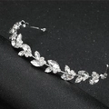 Elegante tiara da sposa in argento con strass taglio marquise su sfondo nero chic - Argento Stile 2
