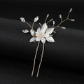 Goldene Braut-Haarnadel mit Perlglanz-Blume, Blatt-Design und Kristallperlen auf Schwarz - Blau Opal Strass (TS2181) / Blau