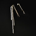 Set di 2 fermagli per capelli dorati con eleganti nappe di perle e cristalli su fondo nero - Stile 3 (GTS93)