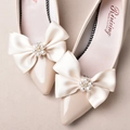 Chaussures de mariage plates beiges à bout pointu avec nœud satiné et boucle en perles - Style Perle Beige