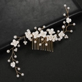 Pettine per capelli da sposa fatto a mano con fiori di ceramica bianca e perle - Oro