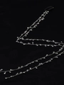 Detail van zilveren ster kwastje haarketting met strass-steentjes en zwarte BB-clip - Zilver