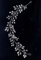Silberne Brauthaarranke mit weißen Perlen und klaren Kristallen auf schwarzem Grund - Silber Stil 9