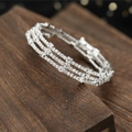 Bracciale elastico argento a tre file con strass luminosi su blocco di legno - Argento