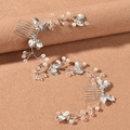 Detalle de peine para novia plateado con perlas blancas y brillantes hojas de cristal - Plateado