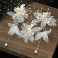 Barrette papillon de mariée élégante avec paillettes dorées et perles pour la coiffure - Trois Accessoires Cheveux et Boucles d'Oreilles