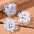 Set di tre fermagli per capelli a fiore in tessuto azzurro con accenti di perle - Blu
