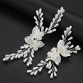 Set di due pettini per capelli da sposa con perle bianche e petali di fiori in metallo - Versione Molletta Set di 2 / Bianco (TS827 B5-2-2-4)
