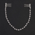 Silberne Braut Haarkette mit funkelnden Strasssteinen und Metallkämmen für Hochzeiten - Silber