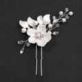 Forcina per capelli da sposa fatta a mano con fiori bianchi, perle e cristalli luminosi - Perno argento fiore bianco