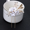 Forcina per capelli a U con fiori bianchi, foglie dorate e cristalli per acconciature - Oro
