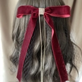 Elegante lazo de pelo de terciopelo granate con flecos de strass y malla negra - Rojo Vino Estilo 2