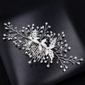 Eleganter Braut-Haarkamm mit silbernen Strasssteinen und Kristallblättern für die Hochzeit - Silber