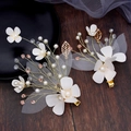 Fermagli per capelli da sposa fatti a mano con fiori avorio e perle su legno scuro - Bianco