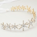 Dettaglio del cerchietto da sposa con stelle di strass brillanti e nastri di seta - Oro