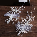 Set di due fermagli per capelli con fiori di tulle bianco e perline per sposa e nozze - Forma di Fiore Pieghettata / Bianco