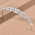 Elegante cerchietto da sposa con perle bianche e strass su una base d'argento - Argento