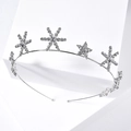 Cerchietto da sposa argento con stelle di strass scintillanti su un supporto minimalista - Argento