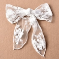 Elegante pinza para el pelo de encaje blanco bordado con lazo grande y cintas largas - Pinza de Pico de Pato Blanco Puro