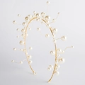 Elegante cerchietto da sposa con perle bianche e design floreale in filo dorato - Solo Cerchietto / Oro