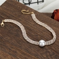Elegantes dreireihiges Strass-Collier mit Perle und goldfarbener verstellbarer Kette - Perlenanhänger Stil - Gold