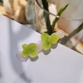 Fermaglio per capelli con petali di ortensia verde e design botanico in resina - Stile Ortensia Verde