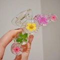 Handgefertigte transparente Haarklammer aus Harz mit echten getrockneten Gänseblümchen - Groß / Transparente Blumen