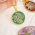 Handmade stainless steel necklace with round dried flower pendants in various colors - Round Colorful Dried Flower Style (C款)