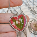 Detailed macro of heart pendant with real dried flowers and sparkling rhinestones - White Dried Flower with Rose Red Base (Style D)