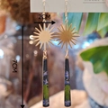 Handgemaakte vintage messing oorbellen met gedroogde blauwe bloemen in zwarte hars - Blauwe Bloem Zon Hanger Stijl (B Stijl)