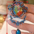 Handgefertigte Vintage-Brosche mit blauen Kristallen und Blumenmuster, 8 cm groß - Blaues Blumen-Modell (Modell B) / 8cmx4.7cm