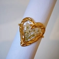 Golden heart-shaped ring with real white dried flowers and resin in vintage hammered frame - Gold Lace Flower Style
