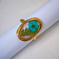 Golden oval stainless steel ring with blue dried flower and green leaf in resin - Small Blue Flower Style
