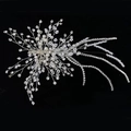 Lussuoso accessorio capelli sposa con perle bianche e frange di catena di diamanti lucidi - Argento