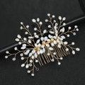 Dettaglio di pettine sposa dorato fatto a mano con perle e pietre marquise - Oro KC