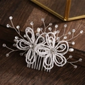 Pettine per capelli da sposa con fiori di perle bianche e cristalli per acconciature - Pettine per Capelli Bianco